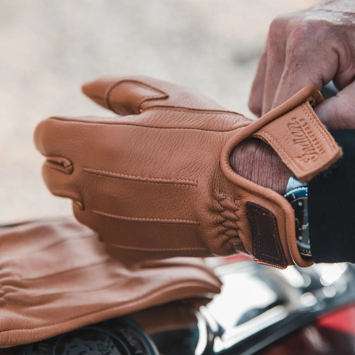 Indian Motorcycle Men's Deerskin Strap Glove, Tan