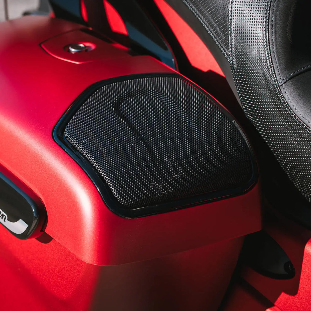 PowerBand Audio Saddlebag Speakers with Bass Boost and UnderGlow, 6-1/2 in. - image 3 of 3