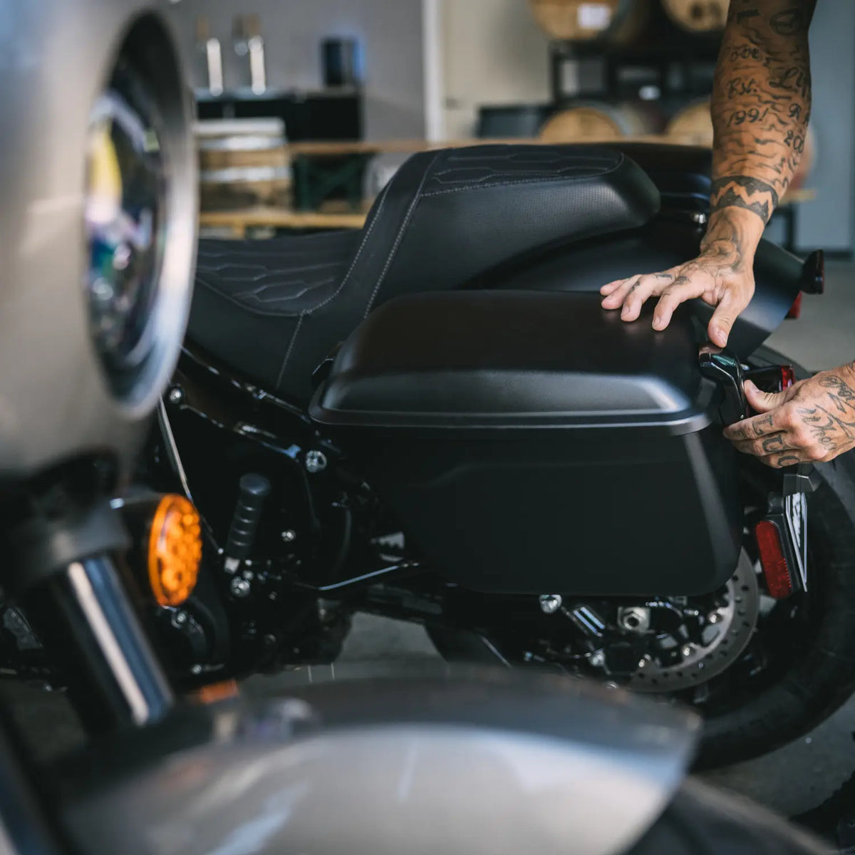 Locking Rigid Saddlebags - image 5 of 8