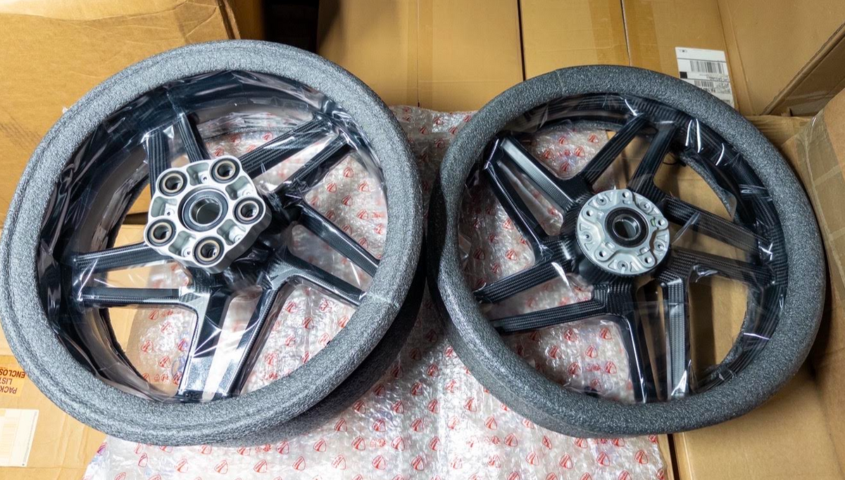Ducati Carbon Fiber Wheels Rims Panigale V4 Streetfighter V4 96380271AA
