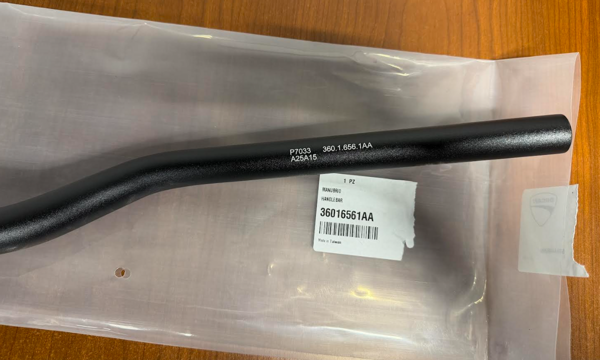 OEM Ducati Black Handlebars 36016561AA Desmo 450