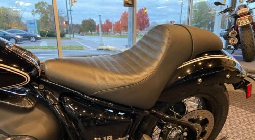 BMW R18 Custom Fastback Seat, Black — part 77345A393F2; product photograph